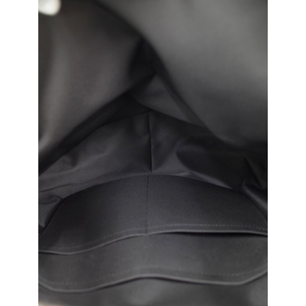 Louis Vuitton Taiga Discovery Backpack - Picture 3 of 9